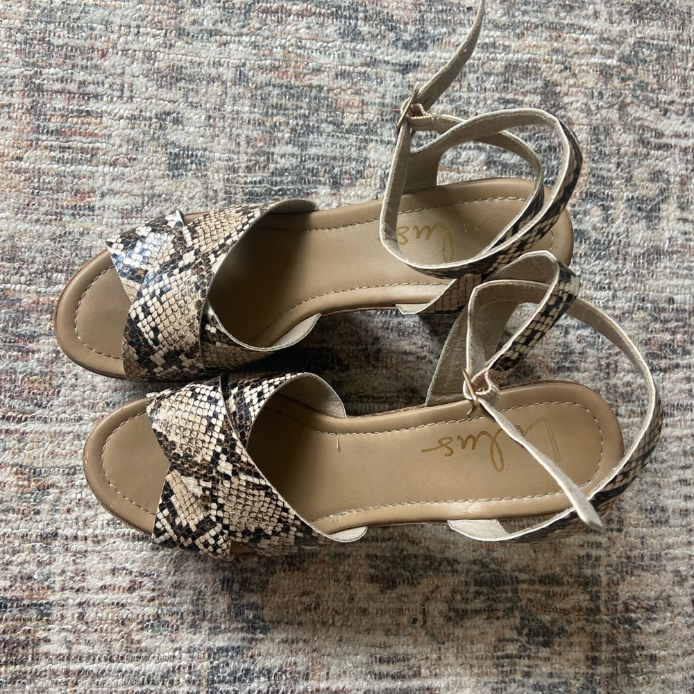 Snakeskin lulus heels size 8